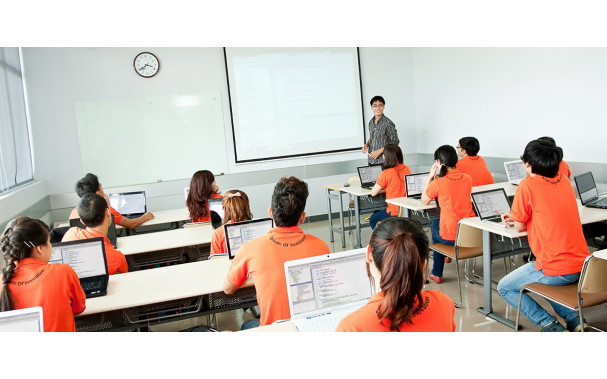 Thiết bị trung học kết nối dạy v&agrave; học cho cấp 2, cấp 3